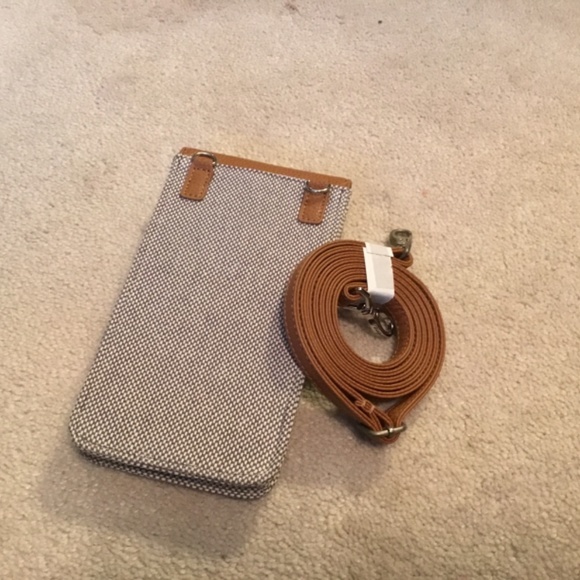 Thirty-One Crossbody Wallet - Picture 2 of 2